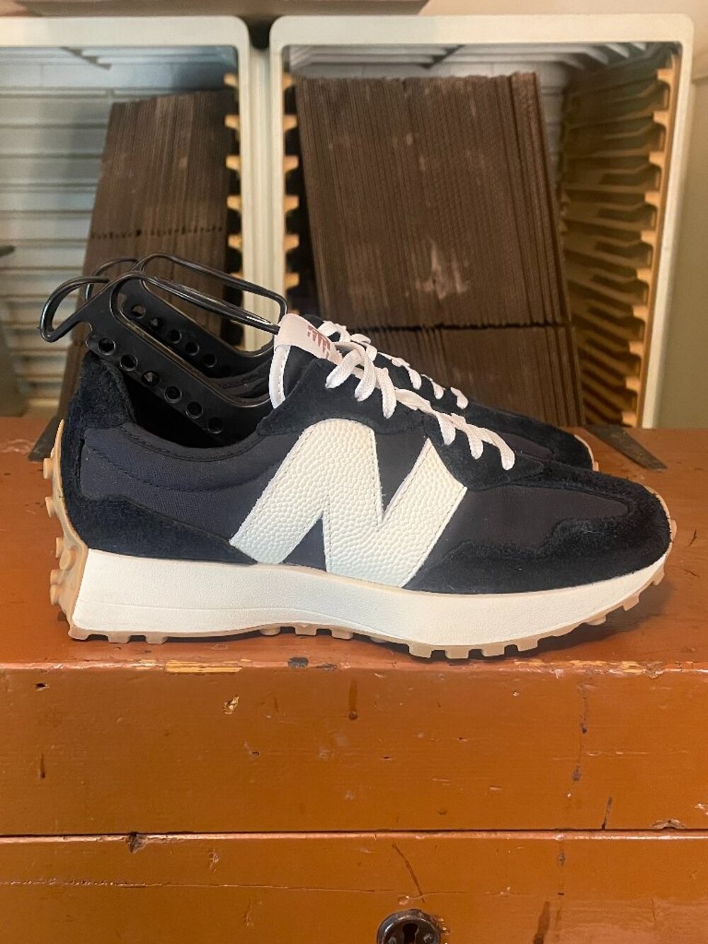 NEW BALANCE 327 Women’s Size 9 B Black Suede Athletic Sneakers Shoes WS327BL - Picture 3 of 9